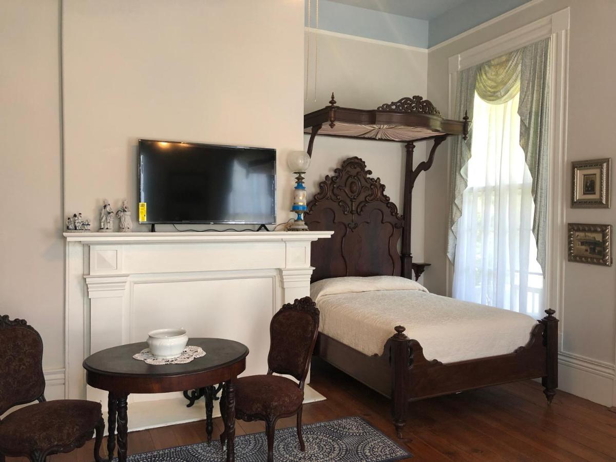 The Montgomery B&B スタークビル エクステリア 写真